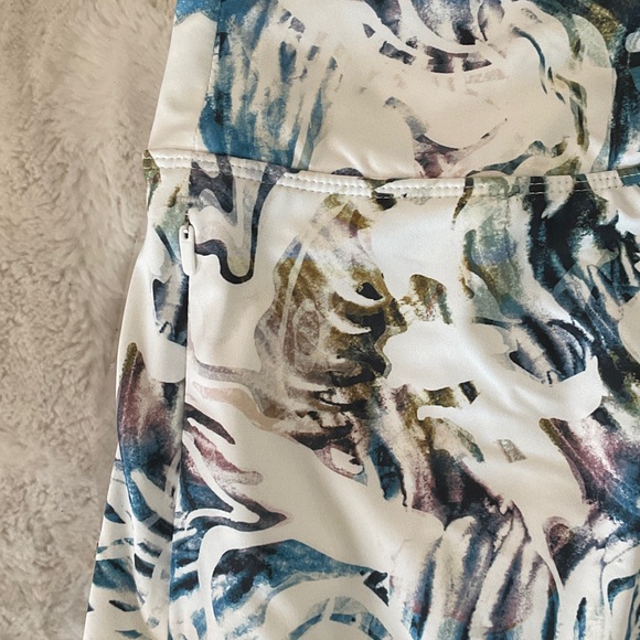 CALIA by Carrie Underwood White Skort with Blue & Green Abstract Print - Picture 4 of 8